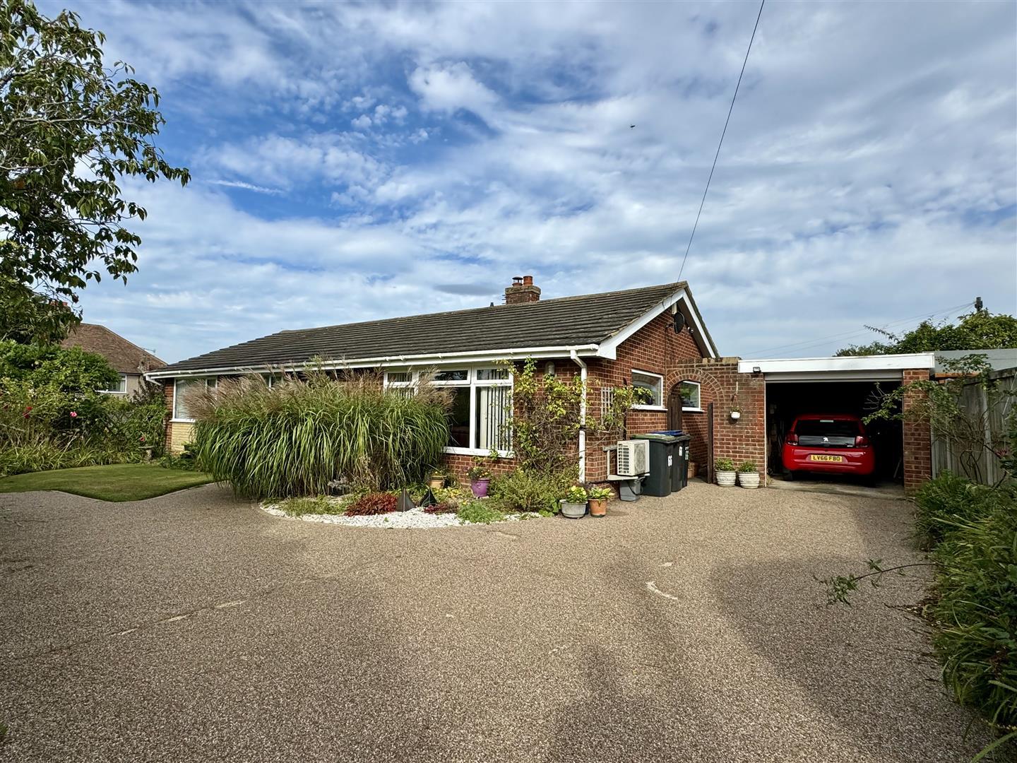 Detached Bungalow Main Photo