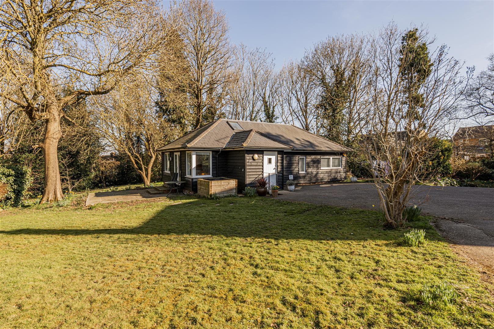 Detached House Photo 2