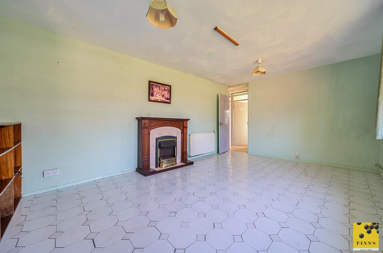 Detached Bungalow Photo 2