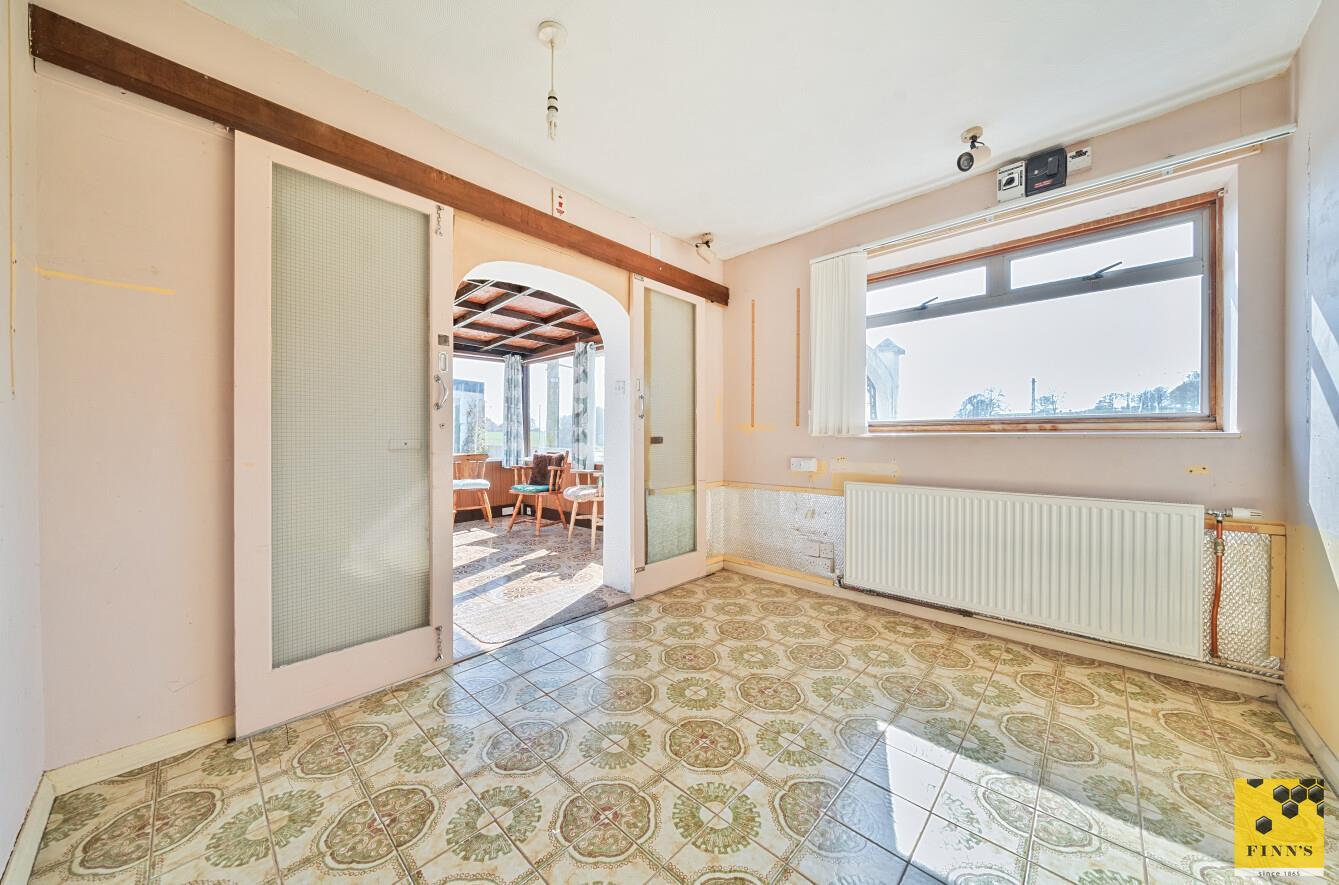 Detached Bungalow Photo 3