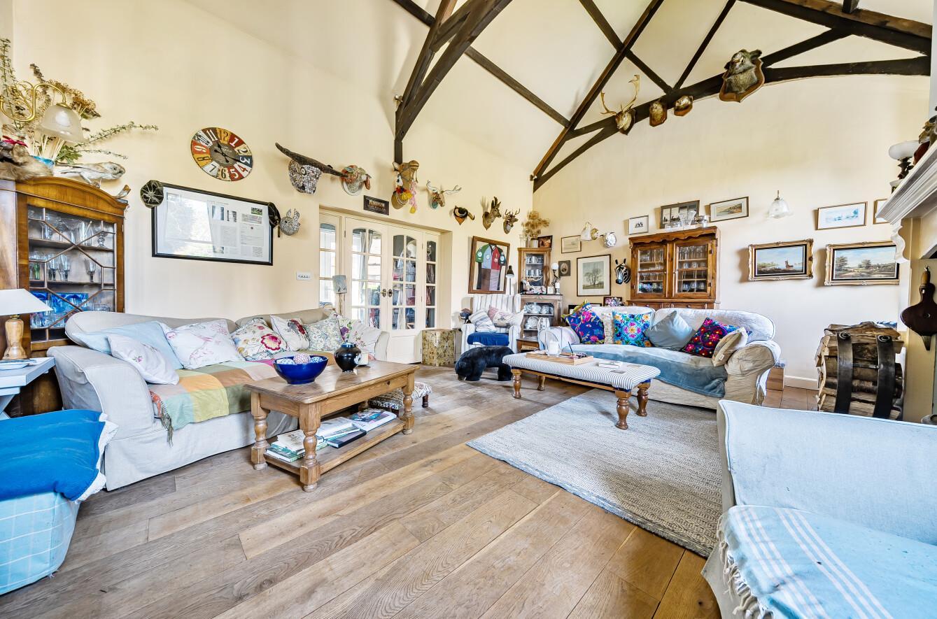 Detached House Photo 2
