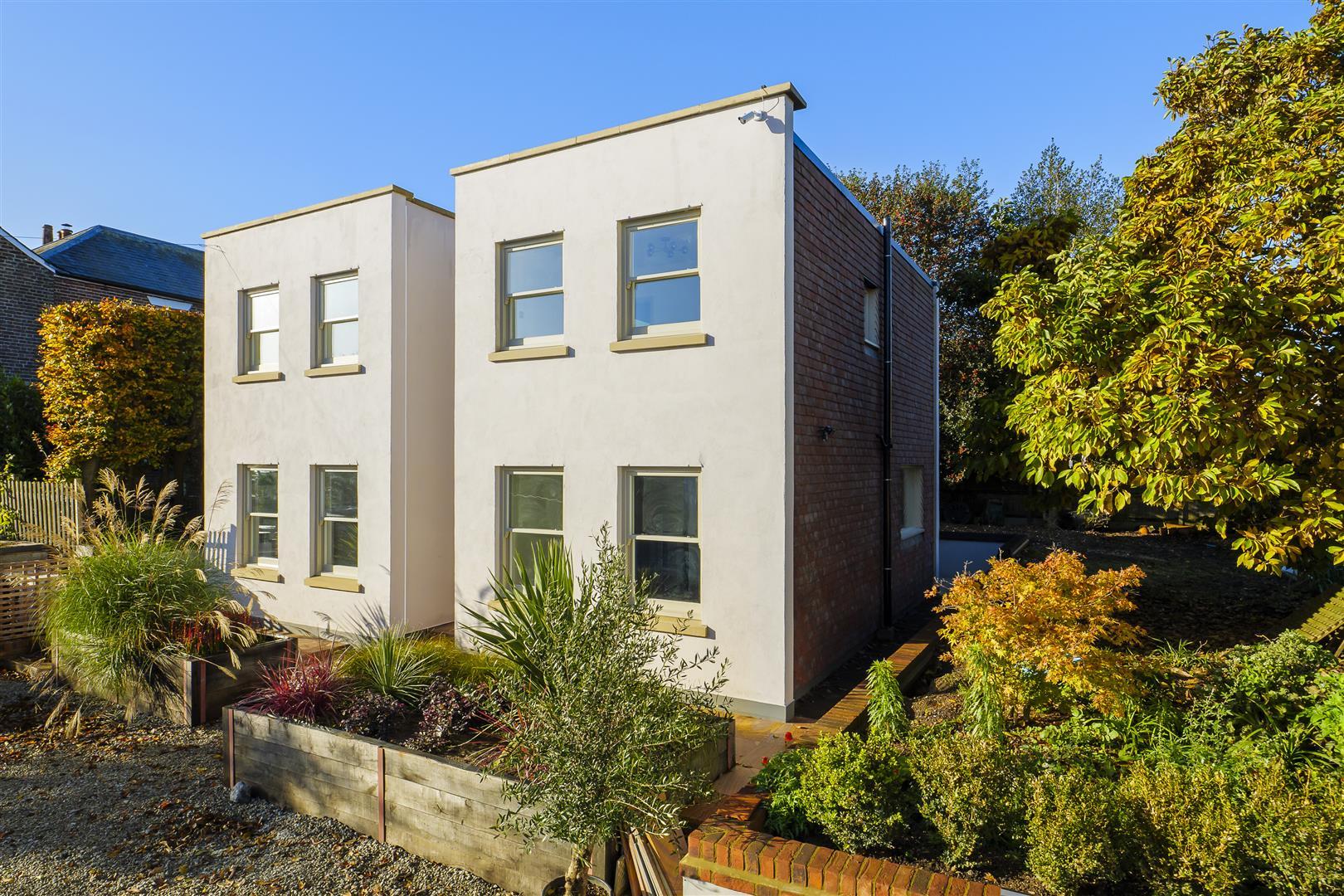 Detached House Main Photo