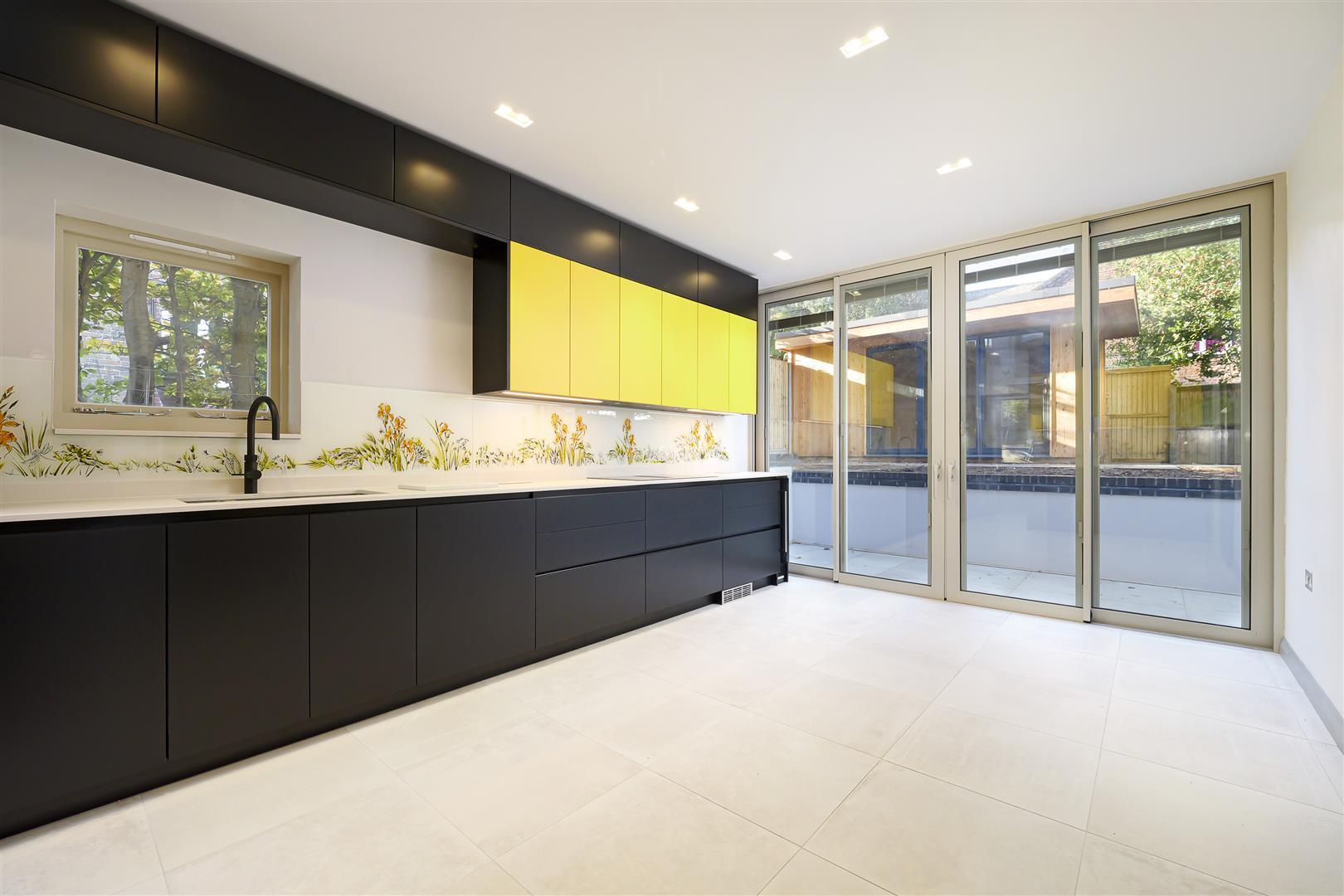 Detached House Photo 1
