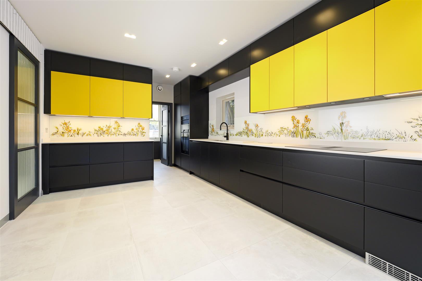 Detached House Photo 2