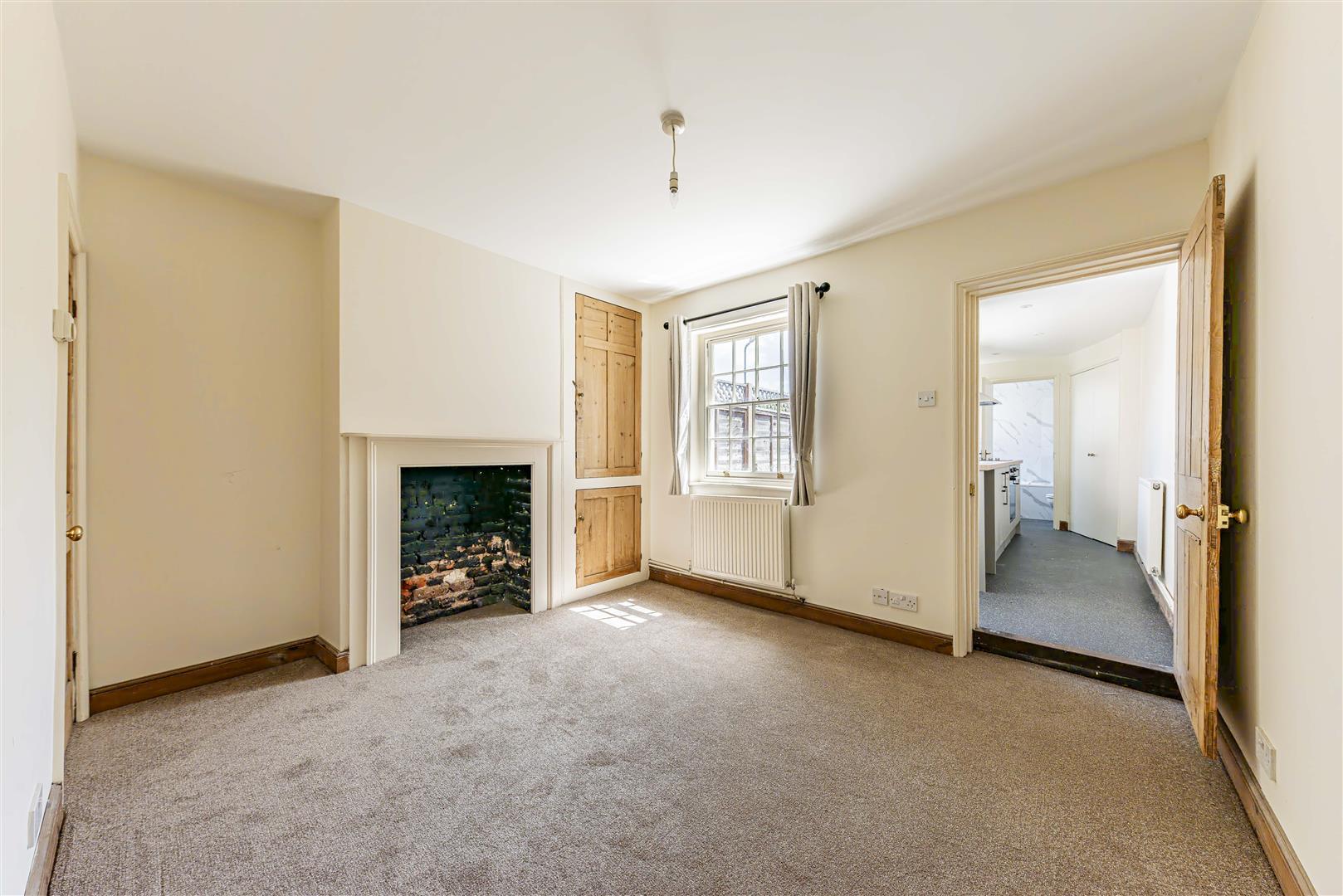 Terraced House Photo 2