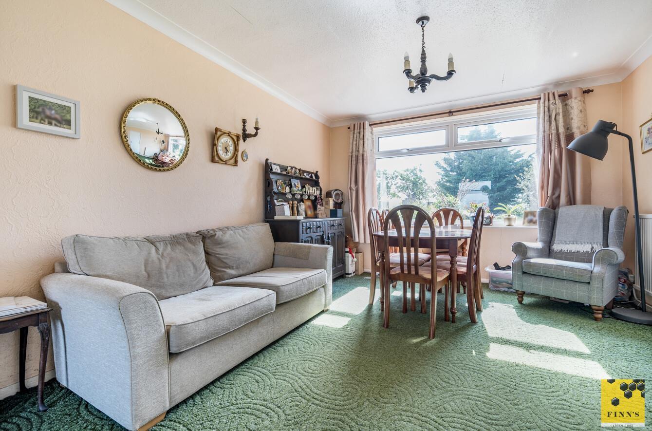 Detached House Photo 2