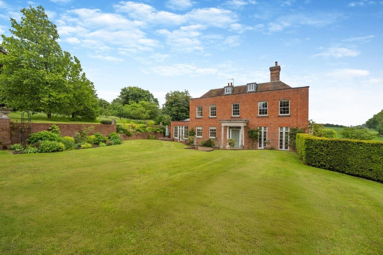 Detached House Main Photo