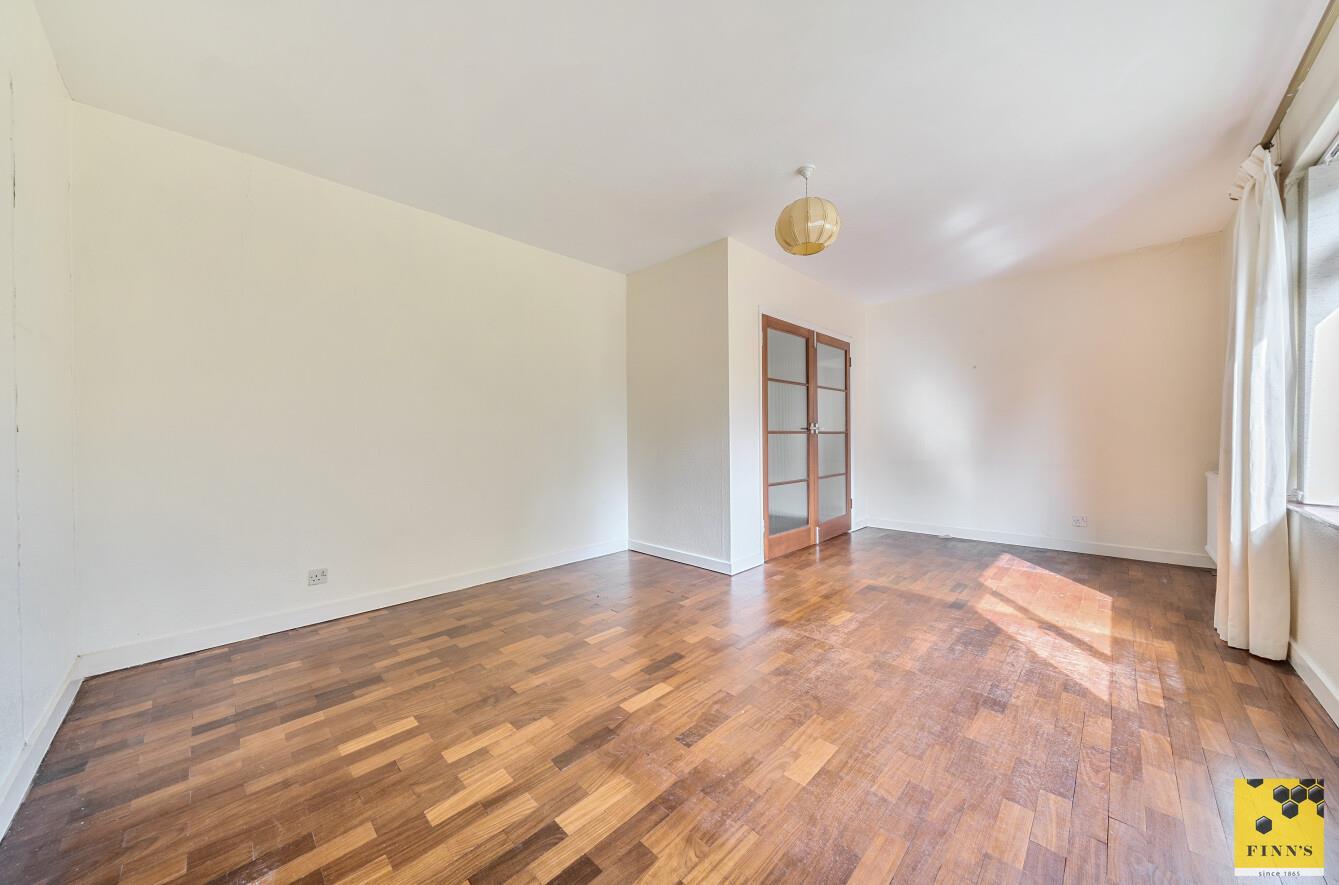 Detached Bungalow Photo 2