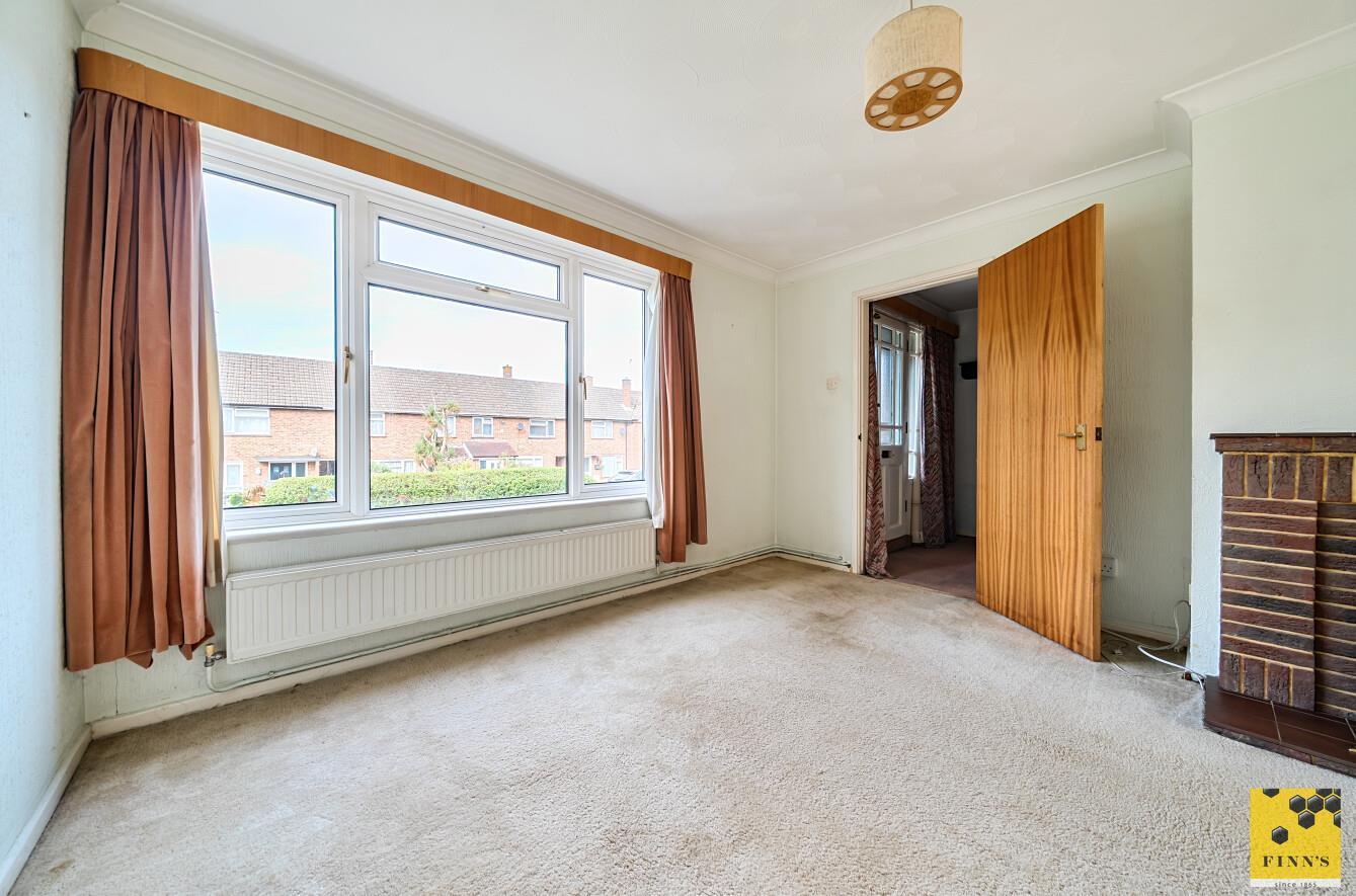 Semi-Detached House Photo 3