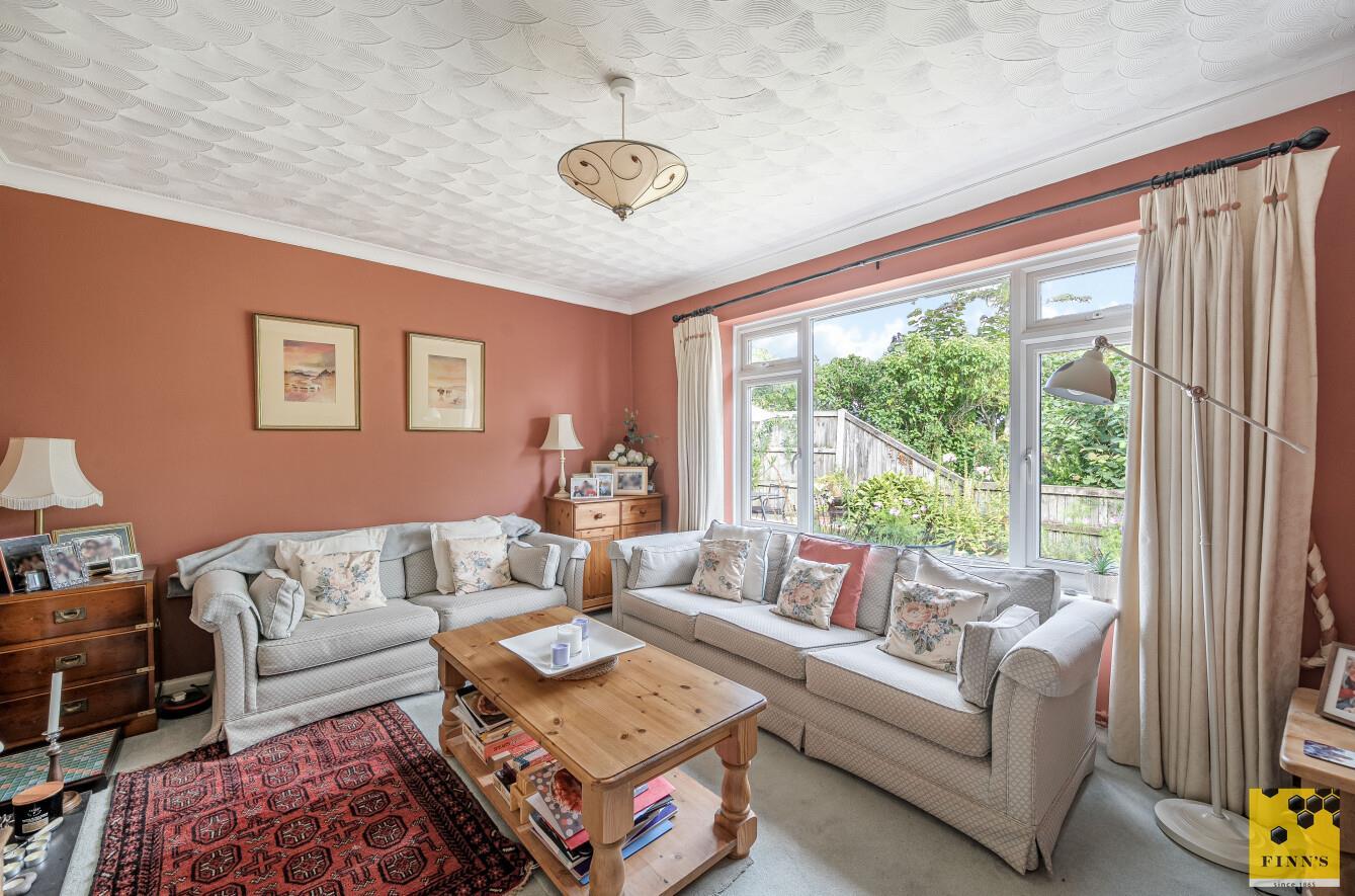 Semi-Detached Bungalow Photo 1