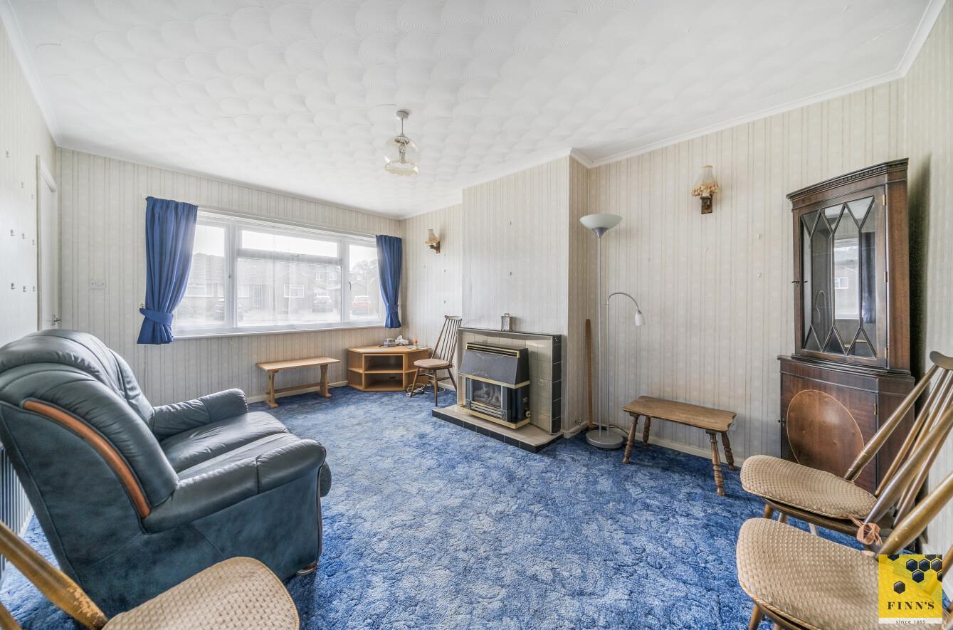 Semi-Detached Bungalow Photo 1