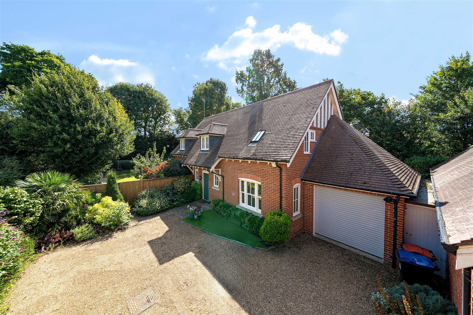 Detached House Main Photo