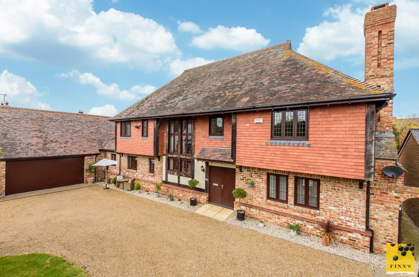 Detached House Main Photo