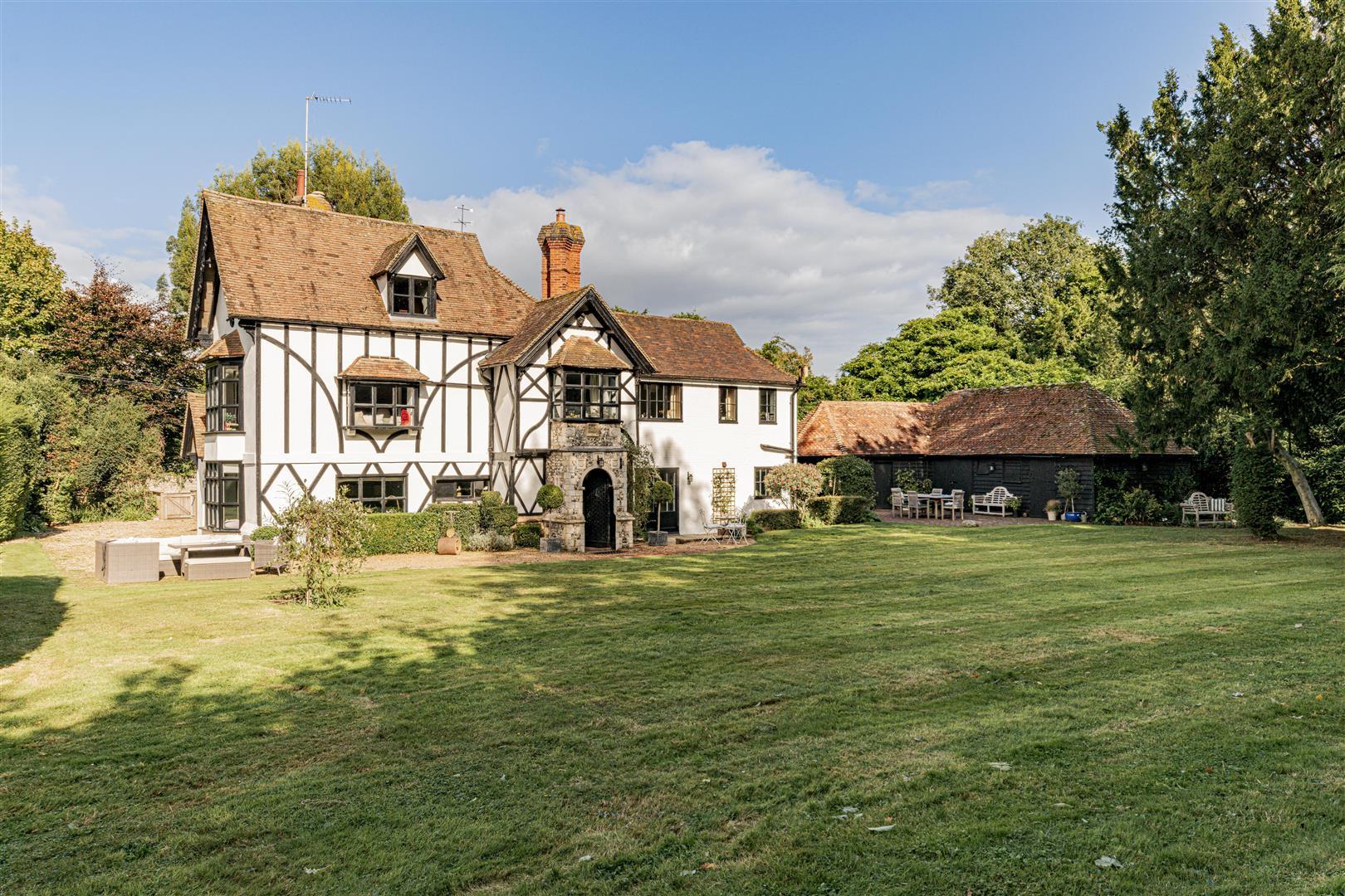 Detached House Main Photo