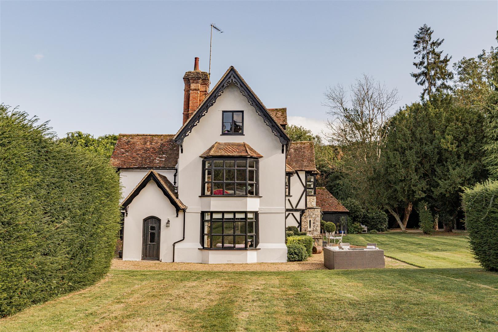 Detached House Photo 2