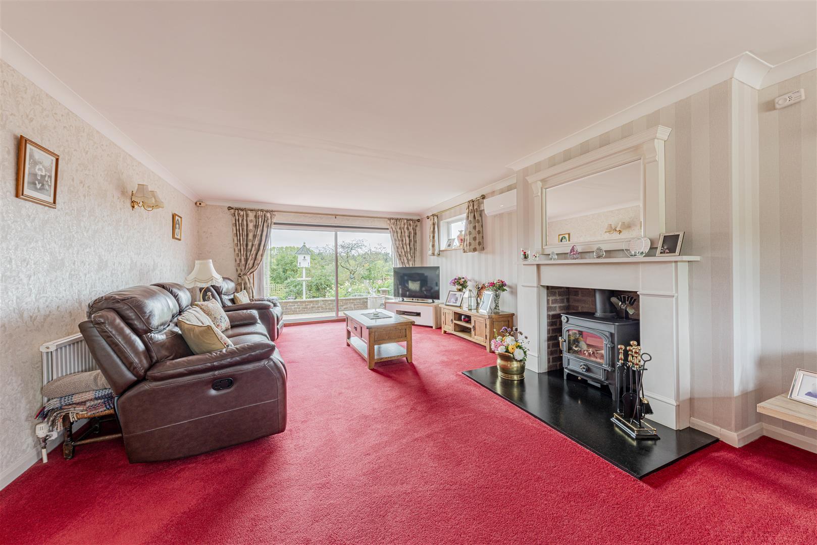 Detached Bungalow Photo 1