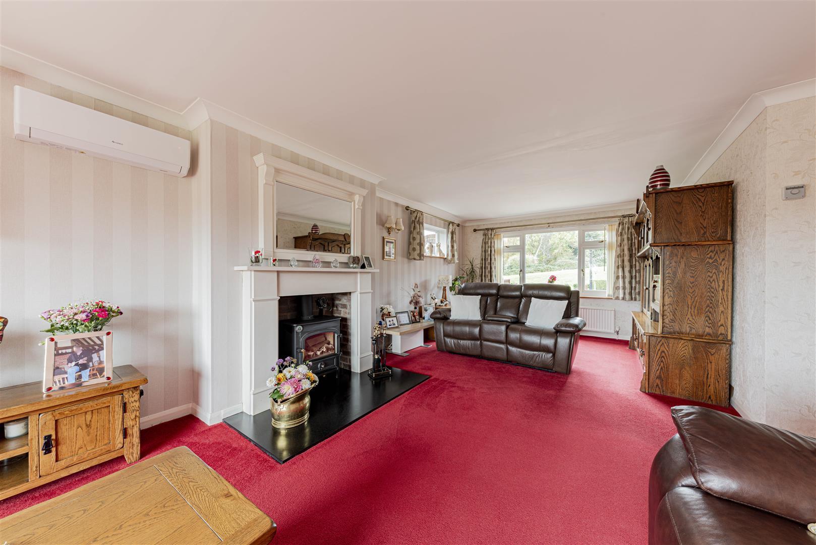 Detached Bungalow Photo 2