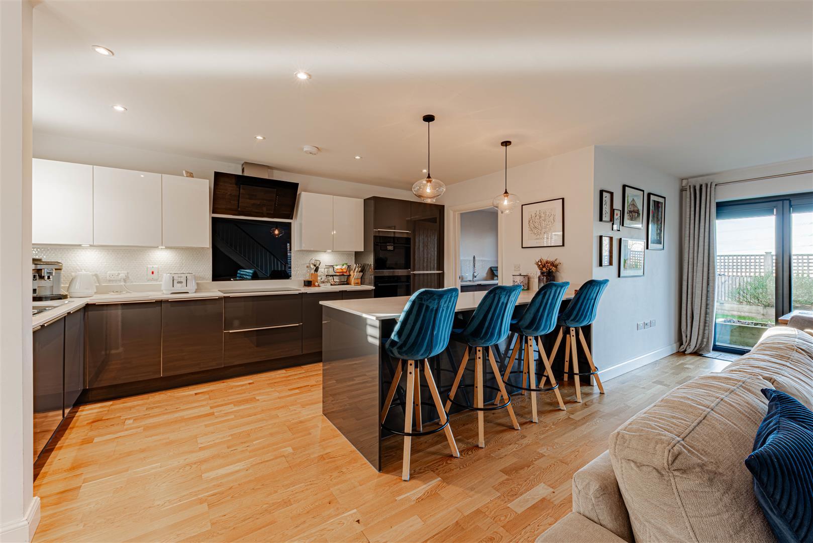 Detached House Photo 2