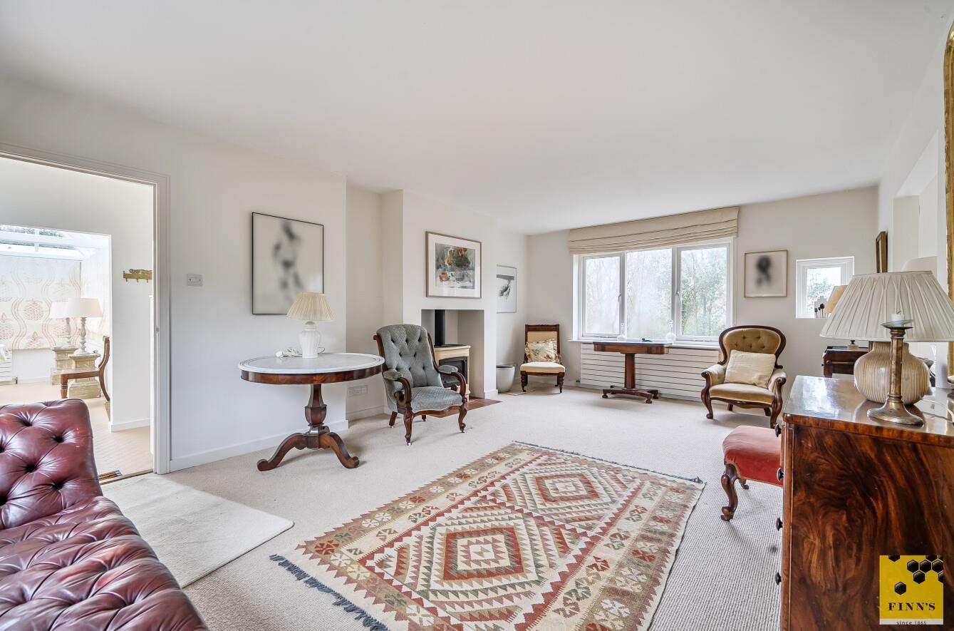 Detached House Photo 1