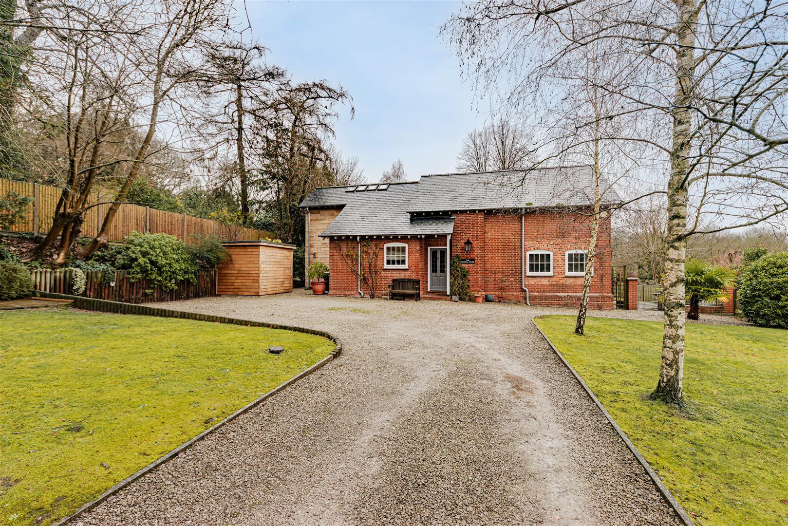 Detached House Main Photo