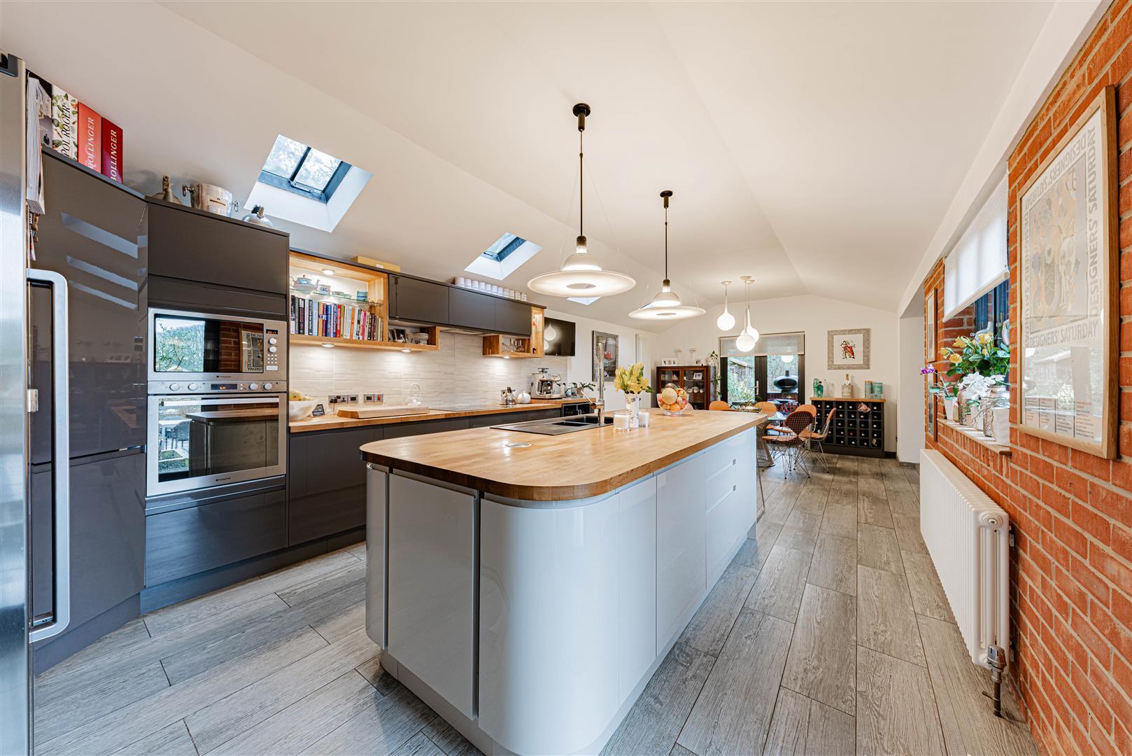 Detached House Photo 1