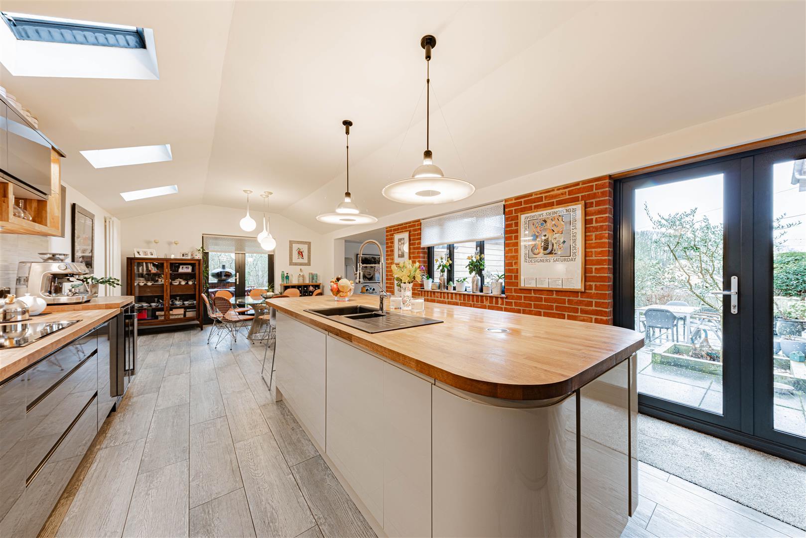 Detached House Photo 2