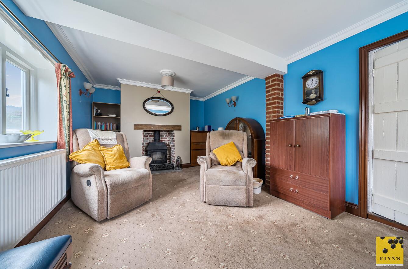 Detached House Photo 2