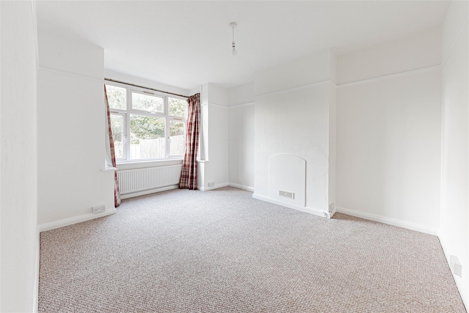 Semi-Detached House Photo 2