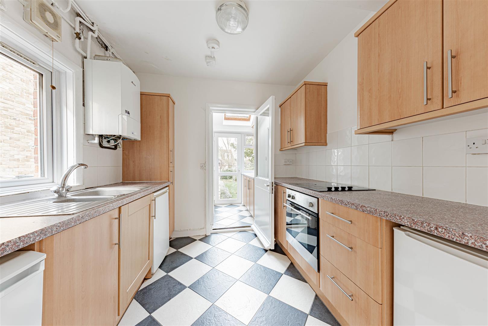 Semi-Detached House Photo 3