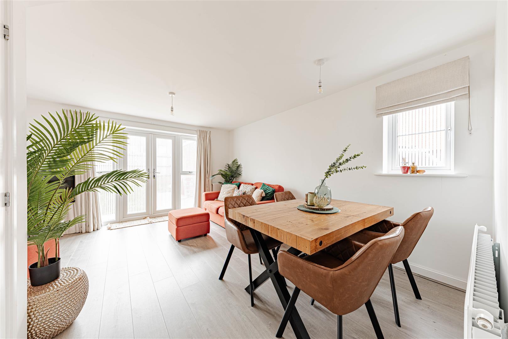 Semi-Detached House Photo 3