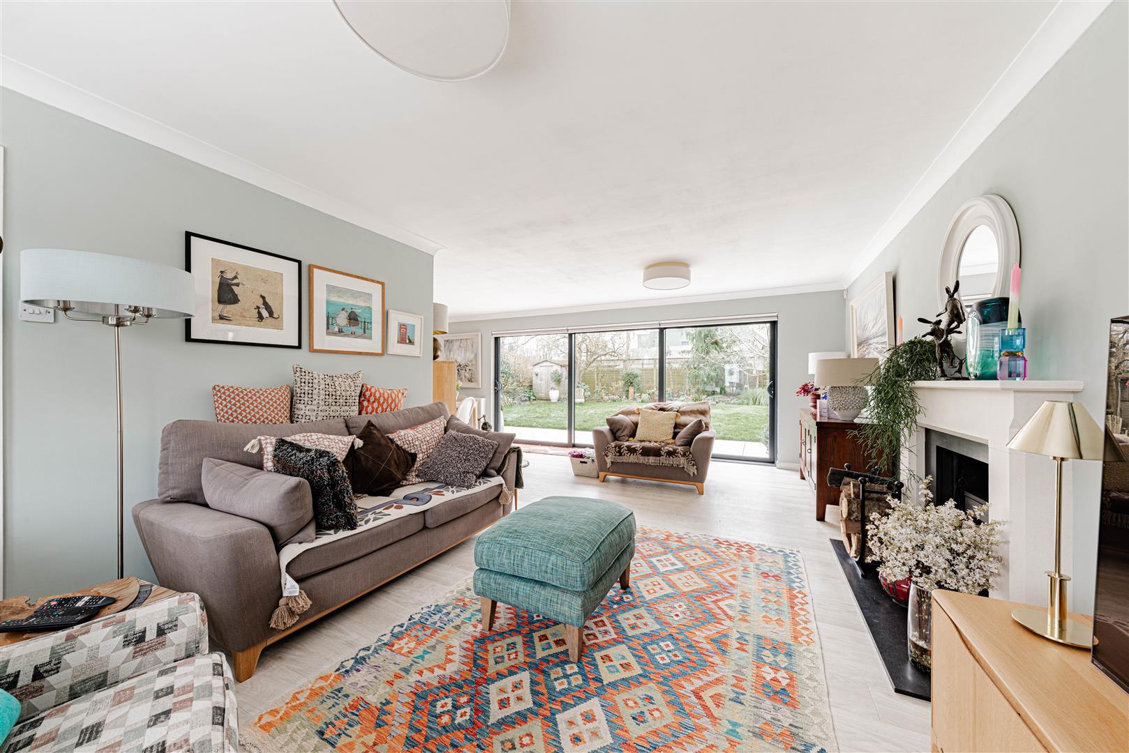 Detached House Photo 2