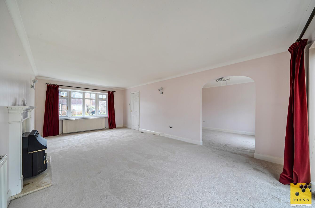 Detached House Photo 1