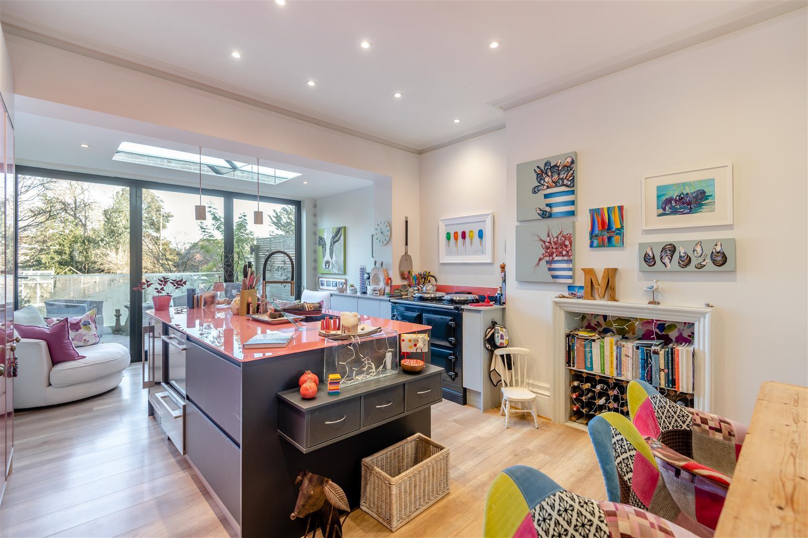 Semi-Detached House Photo 3