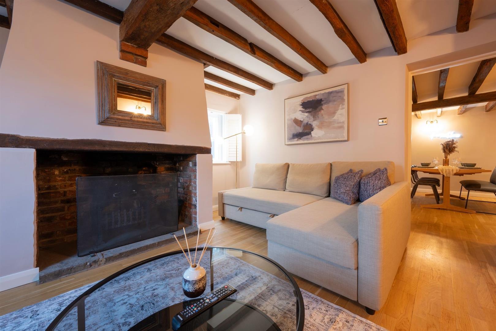 Semi-Detached House Photo 2