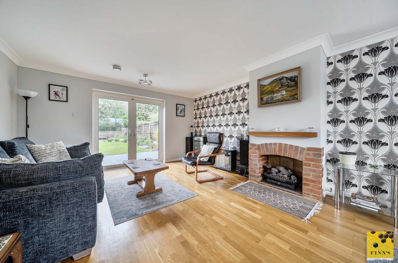 Detached House Photo 1