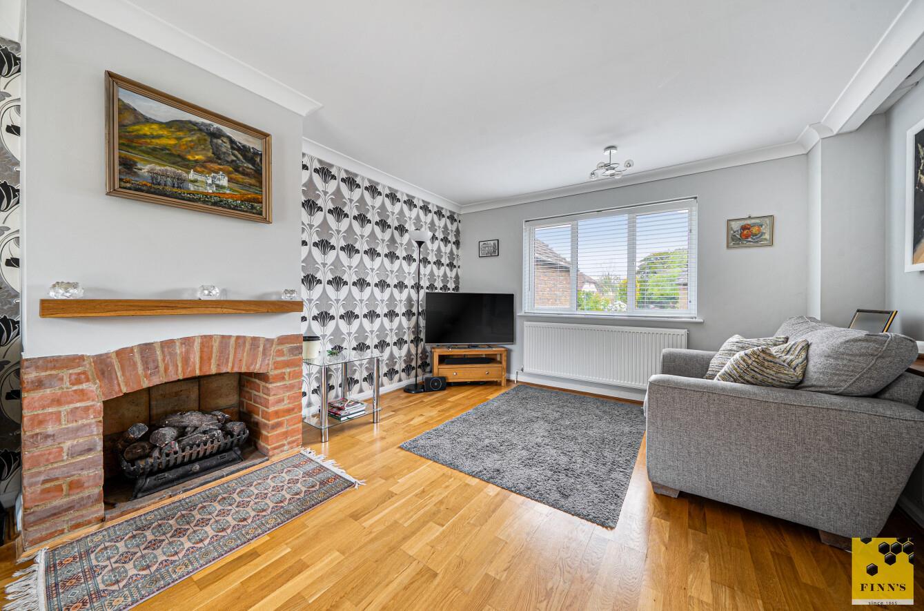 Detached House Photo 2