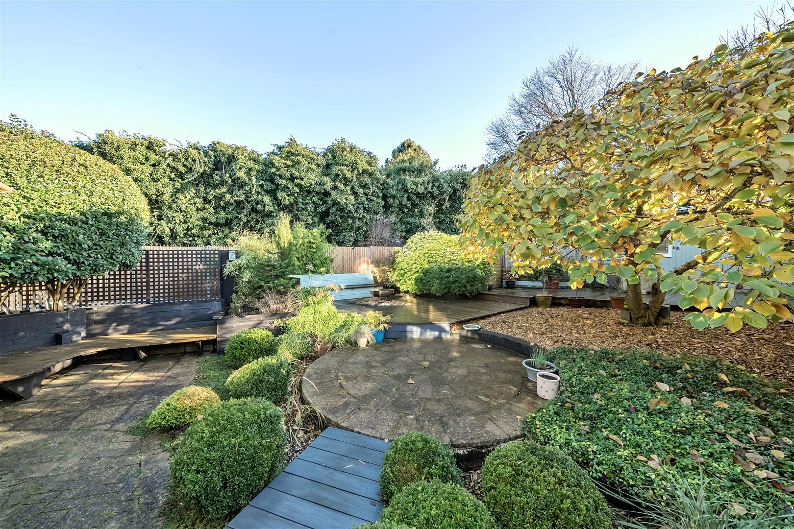 Detached House Photo 2