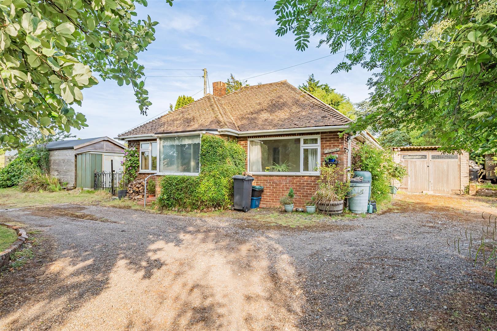 Detached Bungalow Photo 1