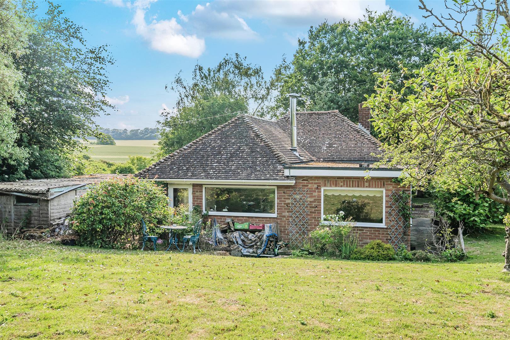 Detached Bungalow Photo 3