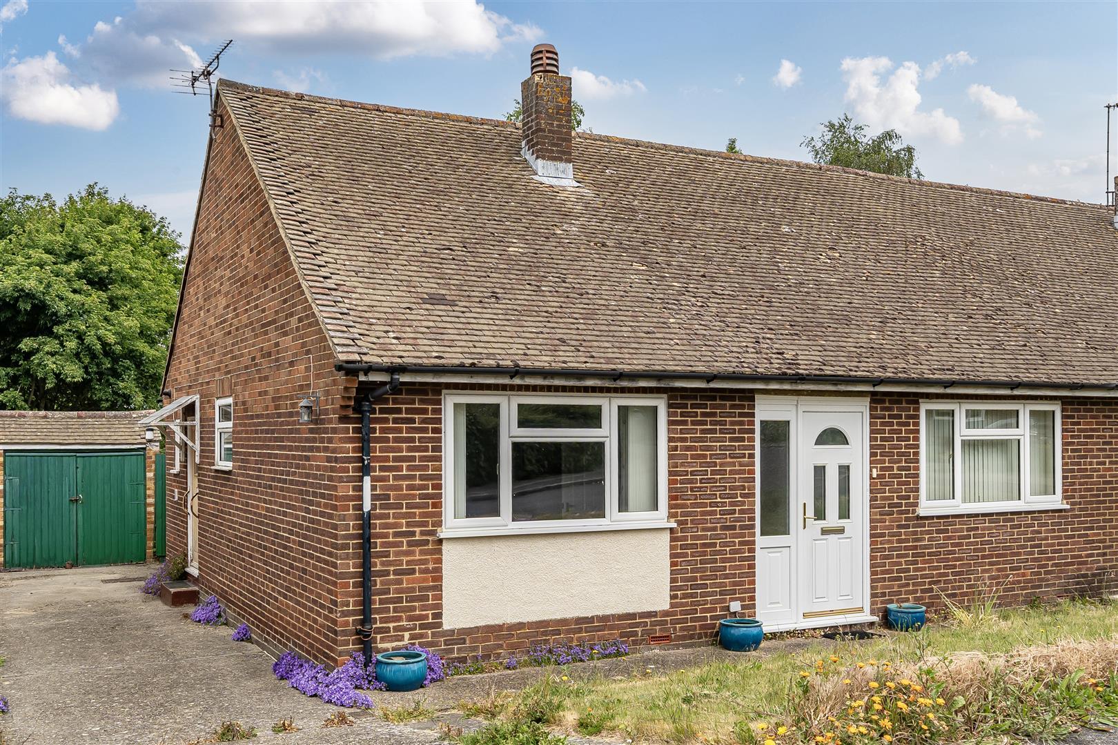 Semi-Detached Bungalow Photo 1