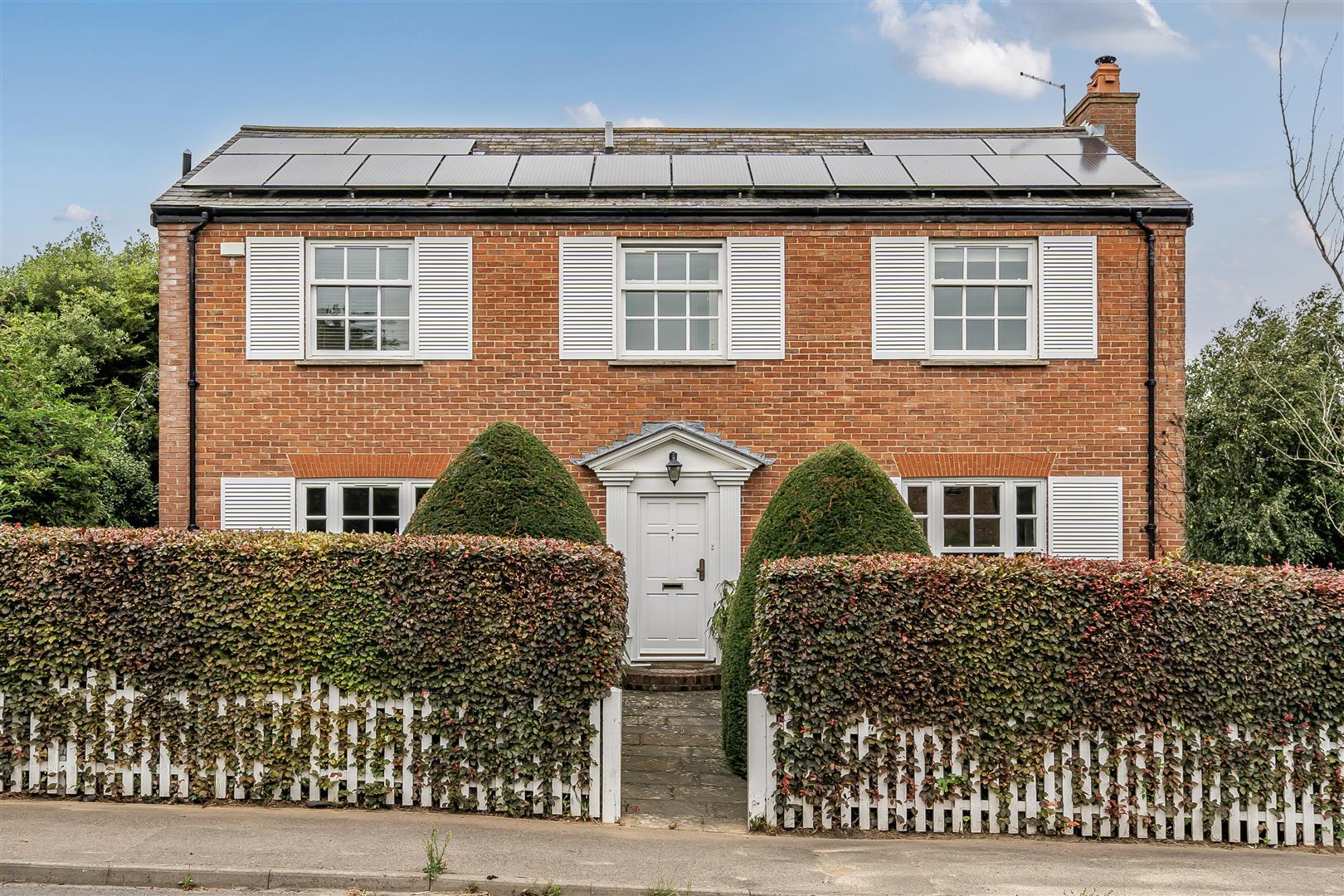 Detached House Main Photo