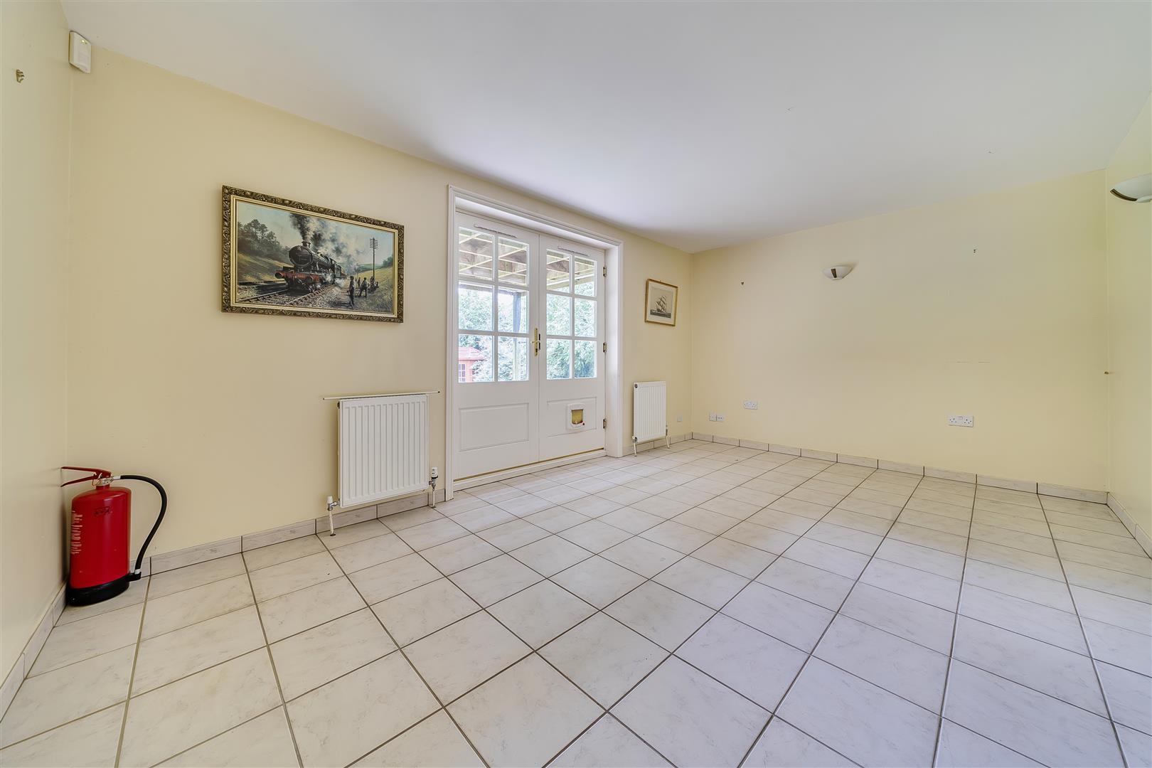 Detached House Photo 3