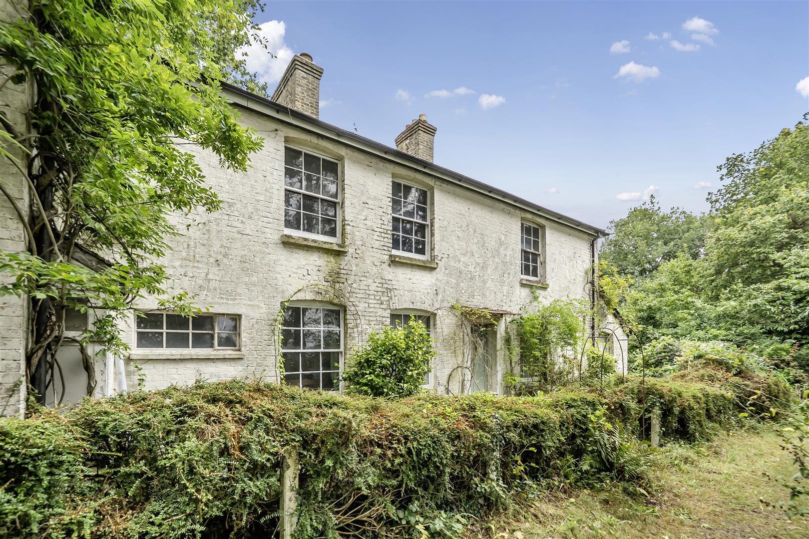 Detached House Photo 1