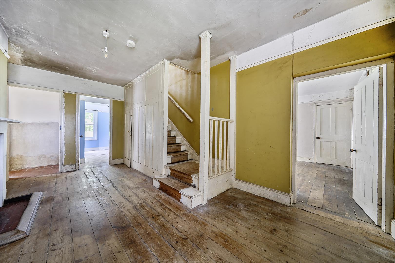Detached House Photo 2