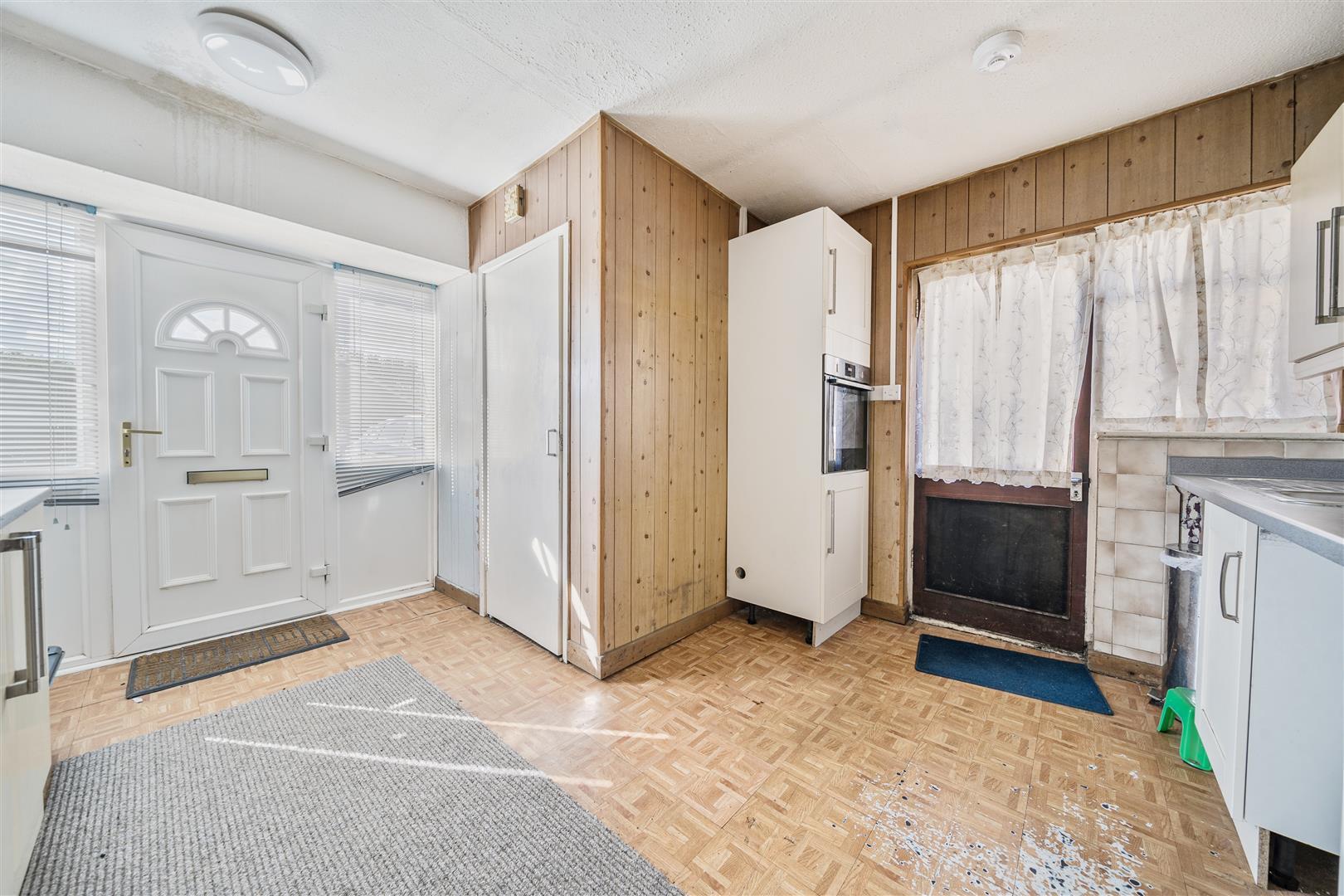 Semi-Detached Bungalow Photo 1