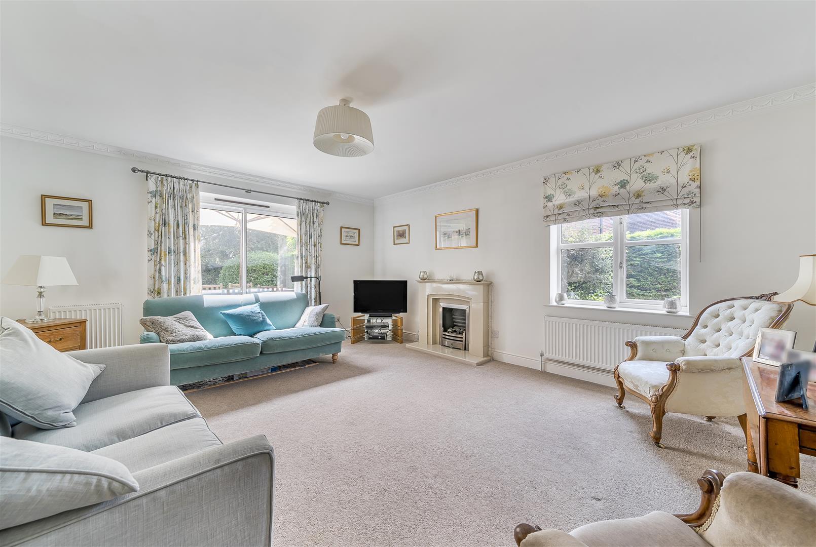 Detached House Photo 1