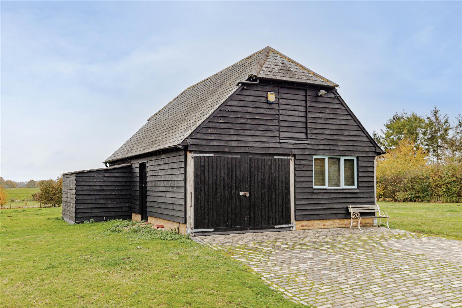 Semi-Detached House Photo 2