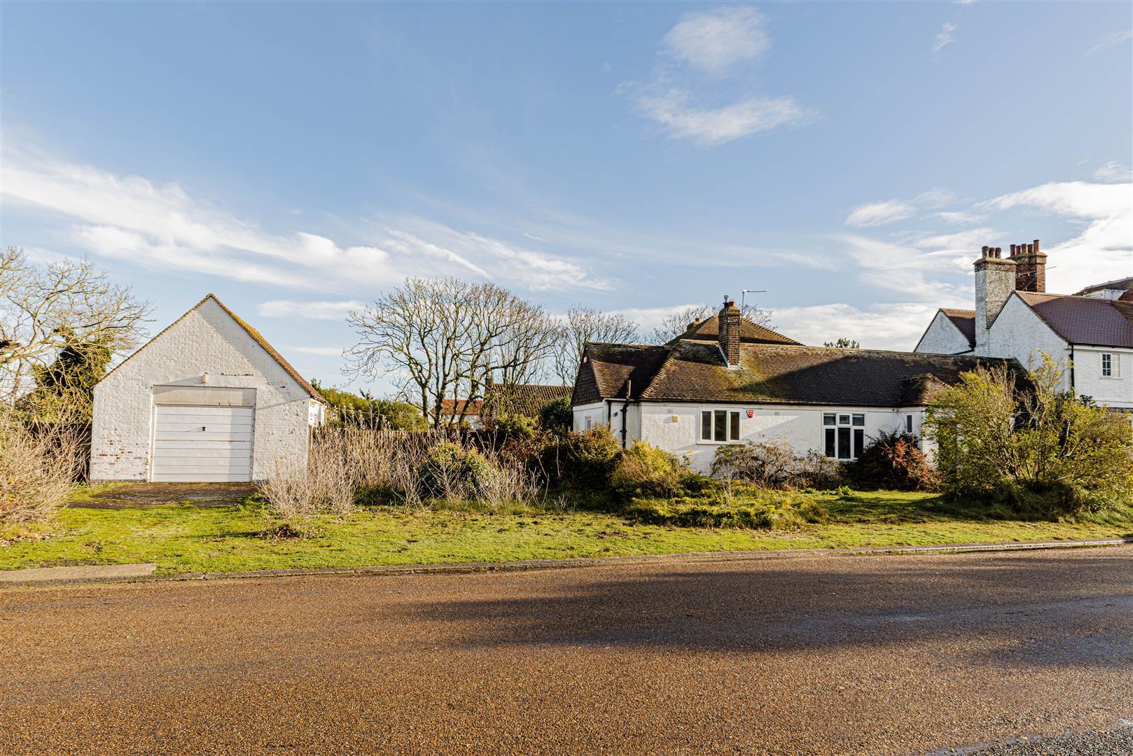 Semi-Detached Bungalow Photo 1