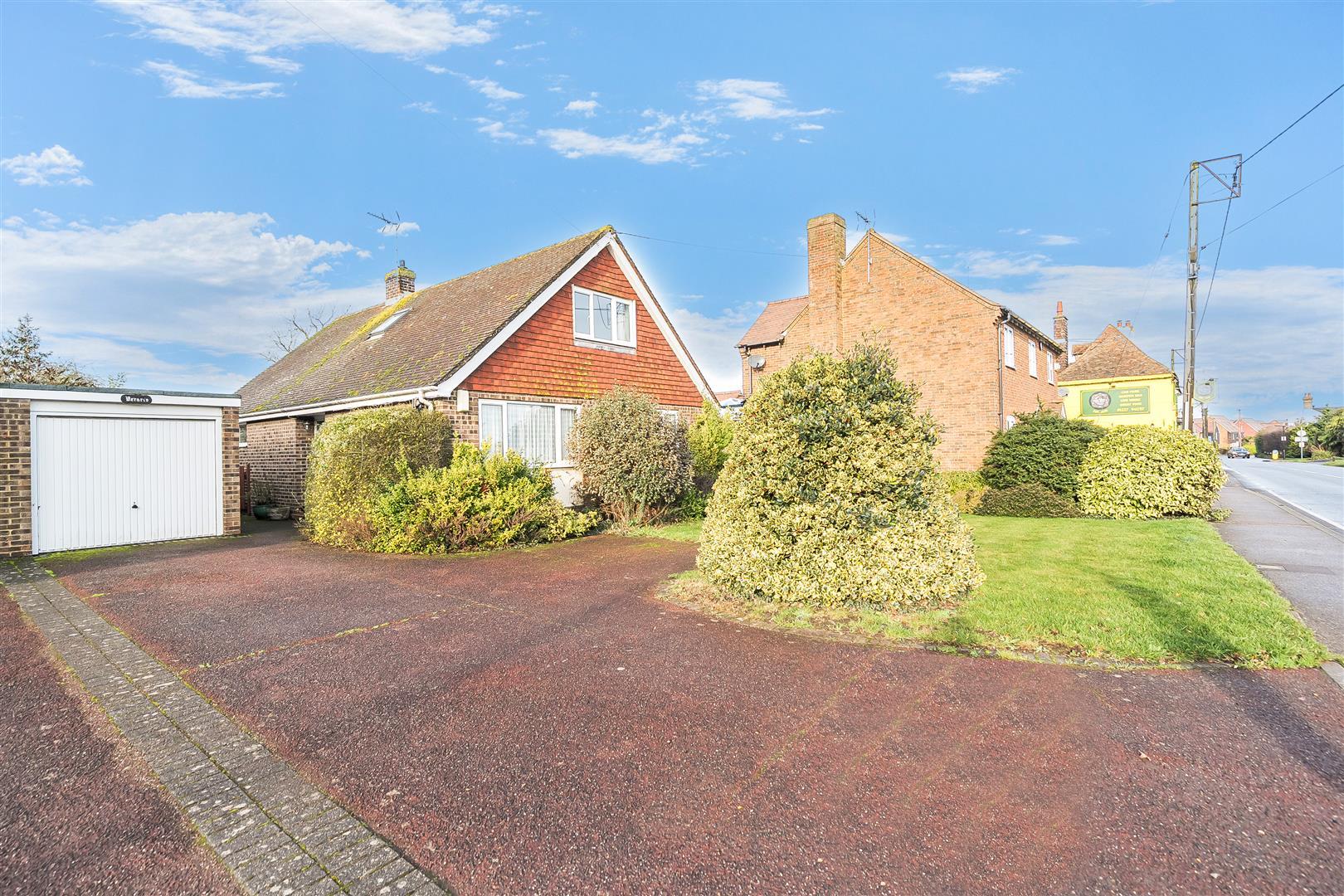 Detached Bungalow Photo 1