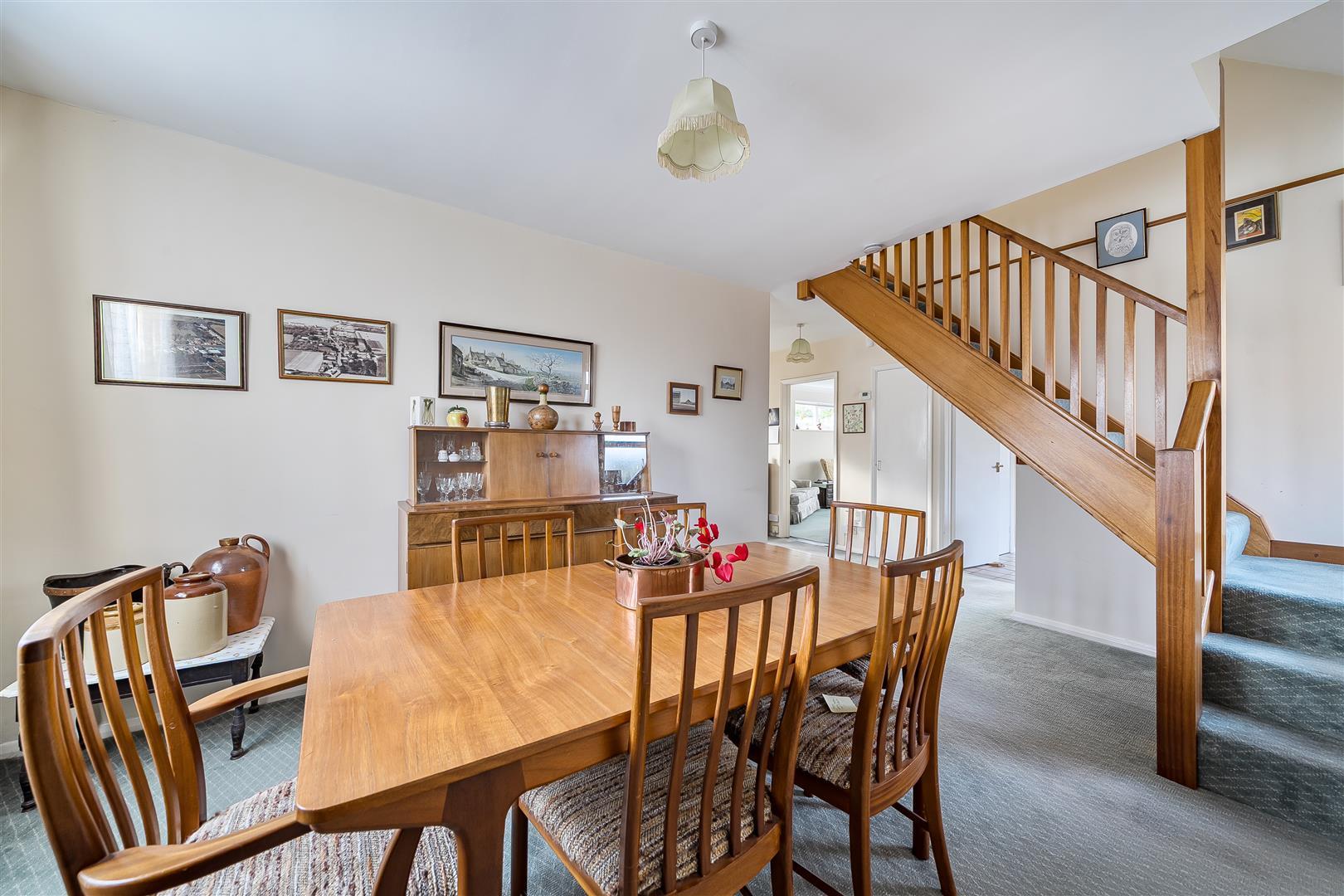 Detached Bungalow Photo 2